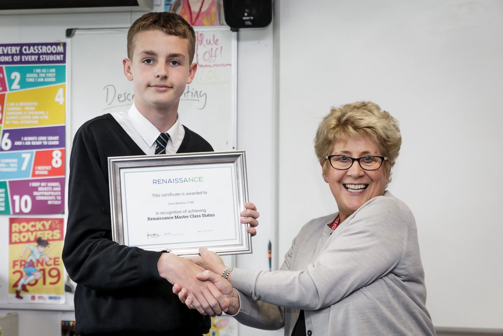 Mrs Heslop presenting the award to a year 7 student